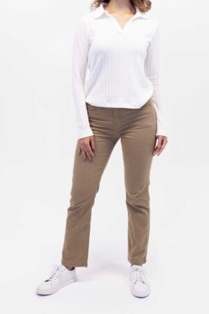 Vista Frontal Jean Mujer Classic Straigh Marion Caqui SS4 de Marca Lee