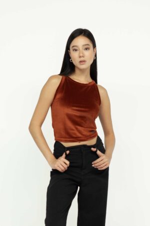 Vista Frontal Top Mujer Slim Cropped Halter Terracota SS3 de Marca Lee