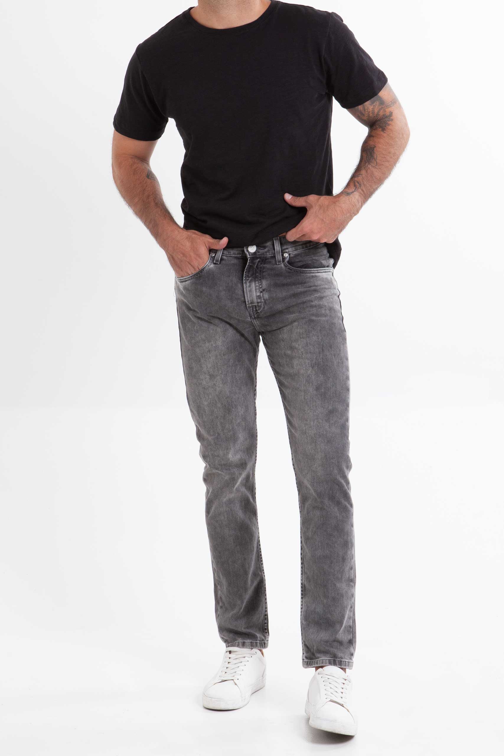 Vista frontal Jean de color pepper de marca lee