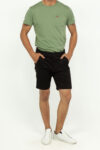 Vista Frontal Bermuda Hombre Regular Chino Negro SS3 de Marca Lee