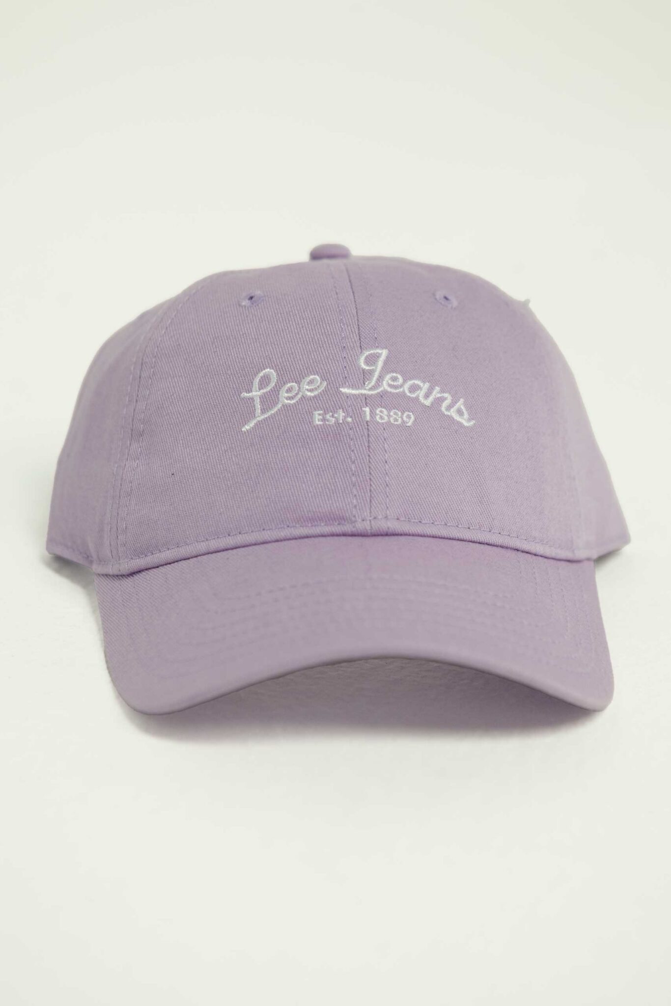 Vista Frontal Gorra Lila SS3 de Marca Lee