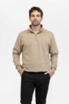 Buzo hombre regular essential half zip caqui fw5
