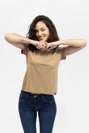 Camiseta mujer regular logo caqui fw5