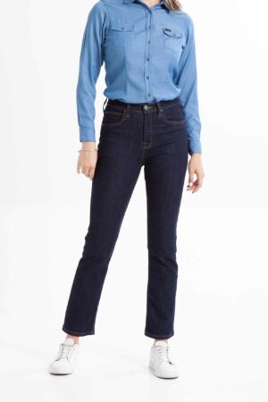 Vista frontal de jean de color café de marca lee