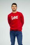Vista Frontal Buzo regular basic color Rojo marca Lee
