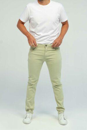 Vista frontal Jean slim tapered color cemento marca Lee