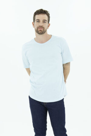 Vista Frontal Camiseta hombre regular shaped tee celeste SS3 marca lee