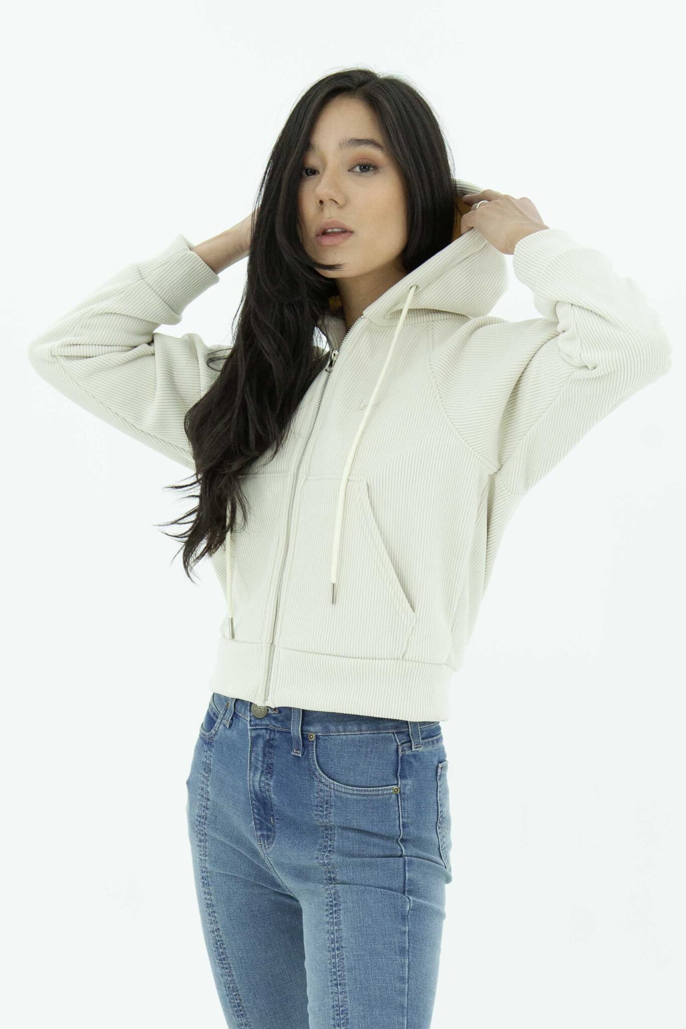 Vista frontal Chompa mujer regular cropped zip up hoodie beige SS3 de marca lee