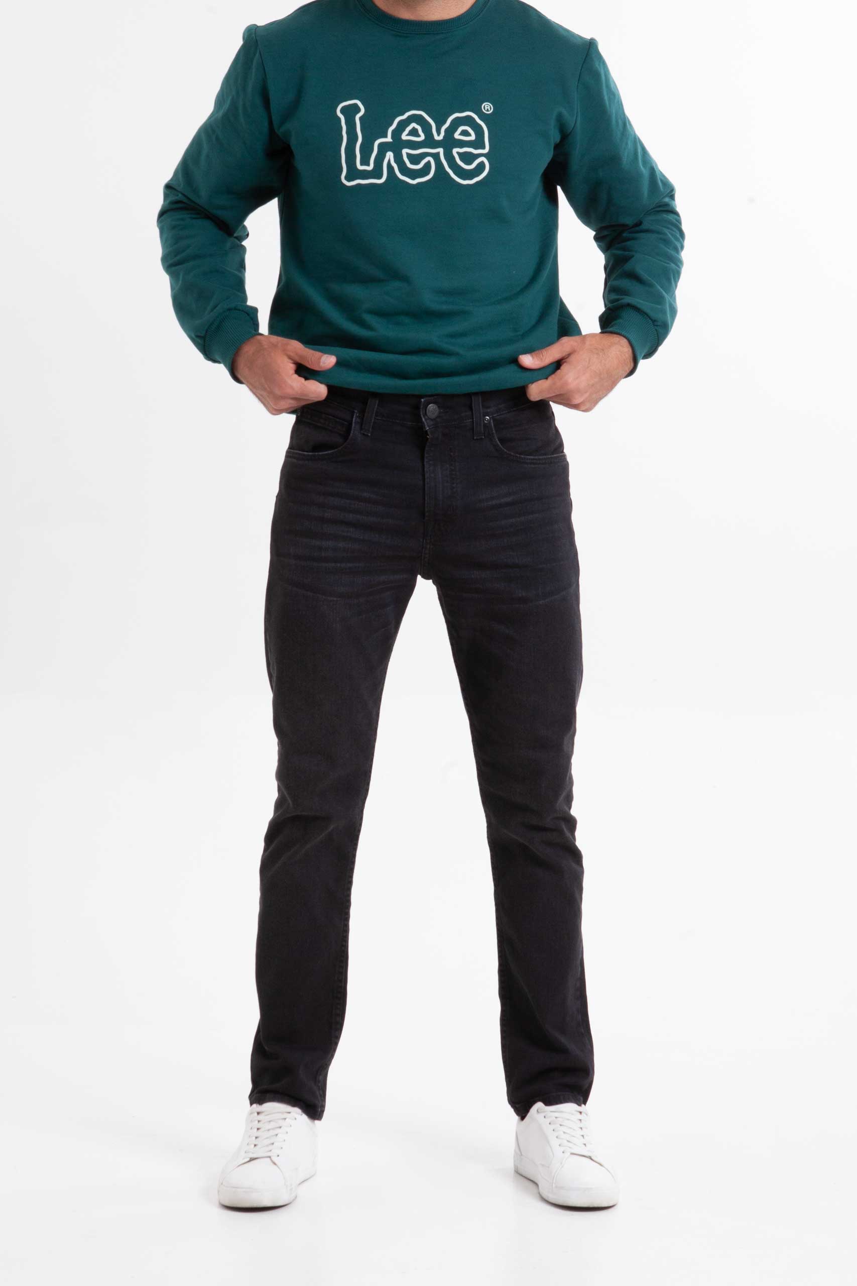 Vista frontal Jean de color verde de marca lee