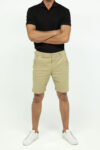 Vista Frontal Bermuda Hombre Regular Chino Caqui SS3de Marca Lee