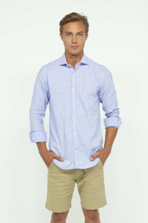 Vista Frontal Camisa Hombre regular custom Celeste SS3 de Marca Lee
