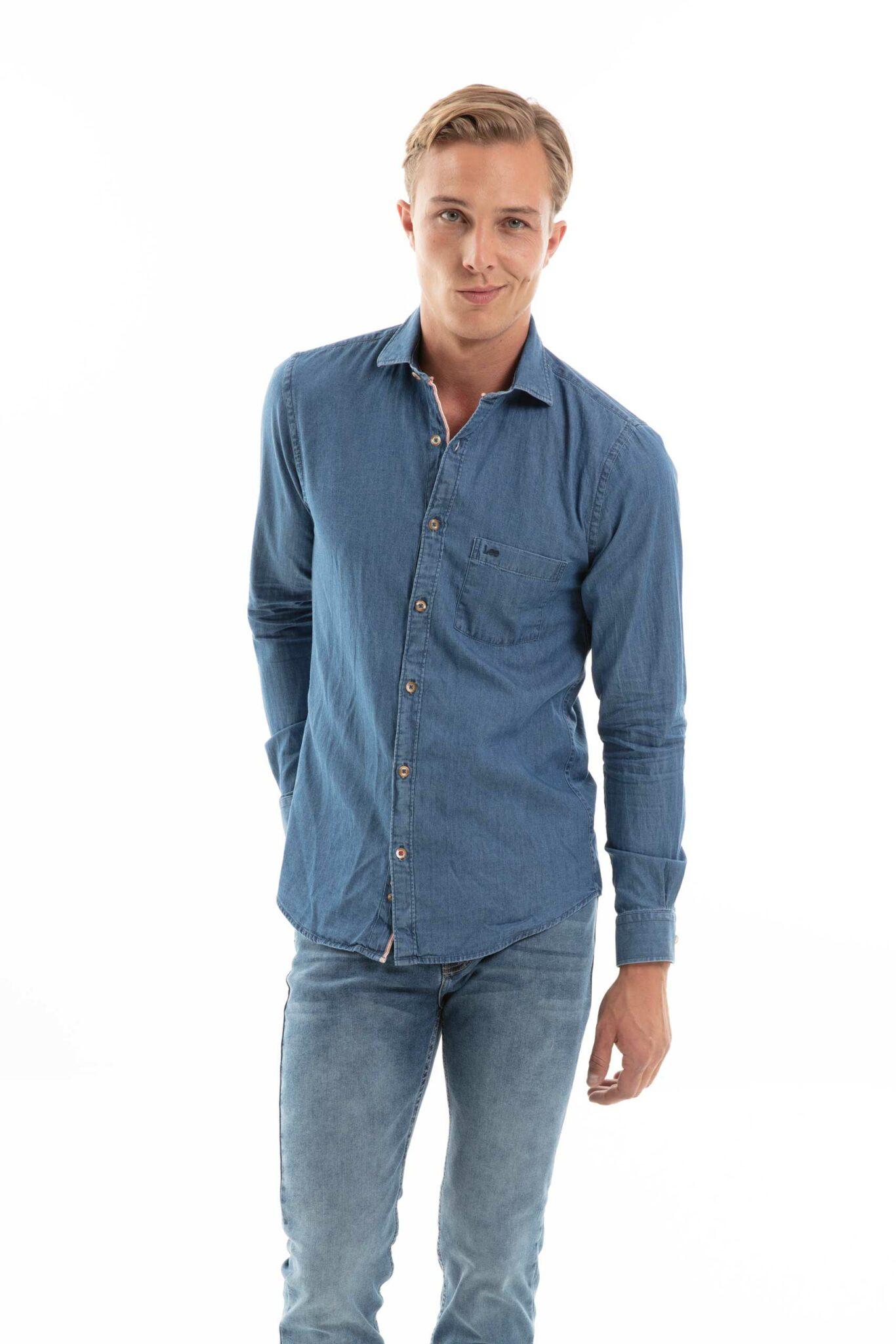 Vista frontal Camisa Custom color pepper de marca Lee