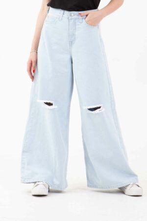 Vista frontal de pantalón de color ice con bolsillos de marca lee