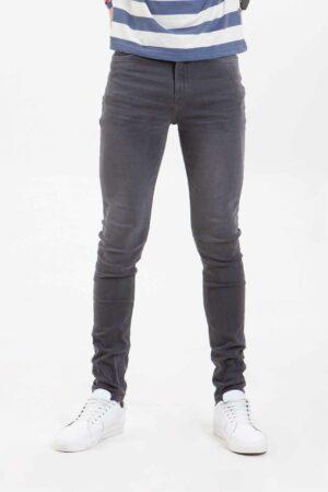 Vista frontal de pantalón de color gris con bolsillos de marca lee