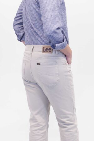 Vista posterior Jean Hombre Regular Straight Daren Beige SS4 de Marca Lee