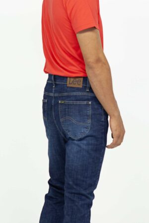 Vista posterior Jean Hombre Regular Tapered Austin Pepper 1 SS3 de marca Lee