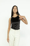 Vista Frontal Top Slim Cropped Halter Negro SS3 de Marca Lee