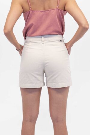 Vista Posterior Short Mujer Regular Saf Beige SS4 de Marca Lee