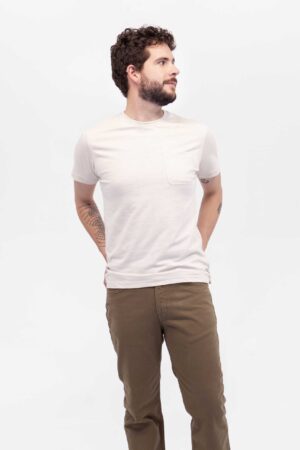 Vista Frontal Camiseta Hombre Regular Ww One Pocket Caqui SS4 de Marca Lee