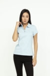 Vista Frontal Camiseta Mujer Polo Lycra Celeste SS3 de Marca Lee