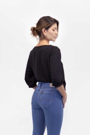 Vista Posterior Blusa Mujer Regular 3/4 Ballon Sleeve Negro SS4 de Marca Lee