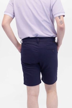 Vista Posterior Bermuda Hombre Regular Chino Azul SS4 de marca Lee Vista frontal Bermuda Hombre Regular Chino Azul SS4 de marc