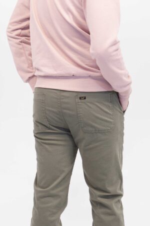 Vista Posterior Jean Hombre Regular Straight Jogger Verde SS4 de marca Lee