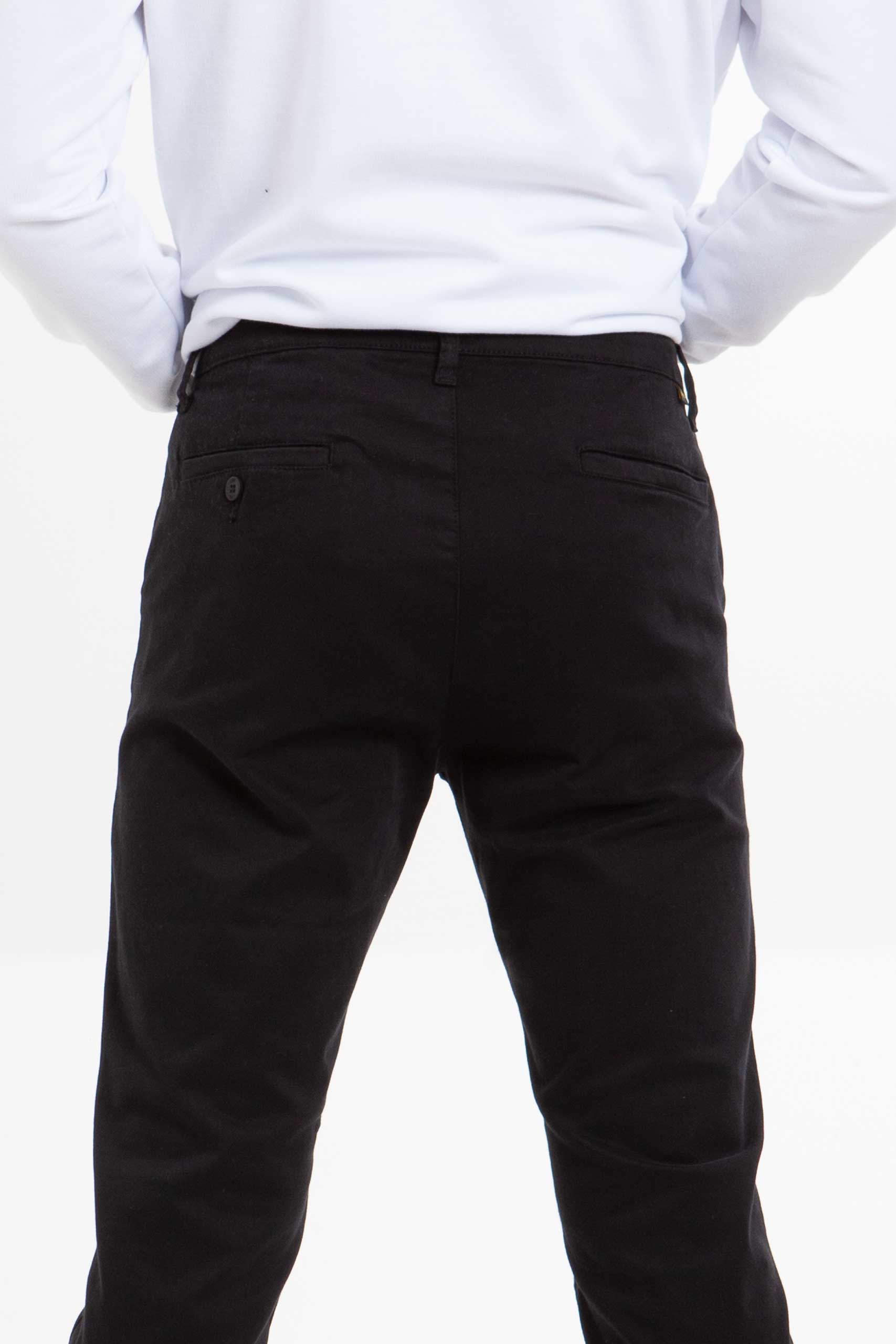 Vista posterior Pantalón chino Hombre negro marca Lee