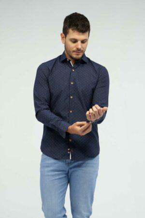 Vista Frontal Camisa regular custom color azul marca Lee