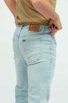 Vista posterior Jean Regular Daren color stone 3 marca Lee