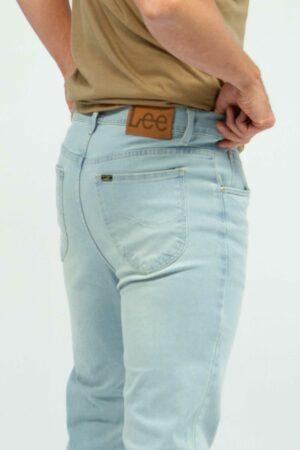 Vista posterior Jean Regular Daren color stone 3 marca Lee