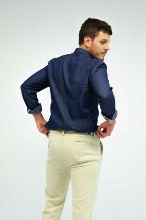 Vista posterior Camisa regular custom color blanco marca Lee