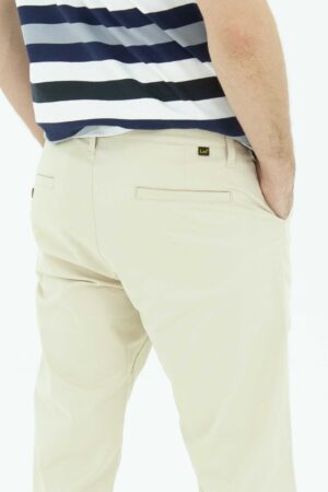 Vista posterior Pantalón Hombre regular Chino beige SS3 de marca lee