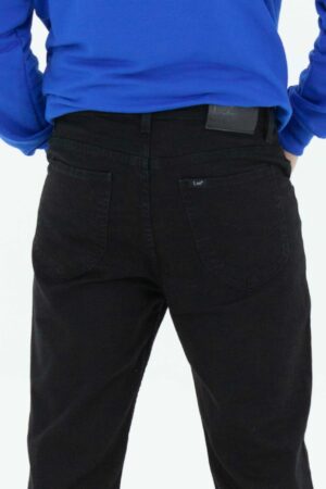 Vista posterior Jean Hombre Regular Daren Negro SS3 marca Lee
