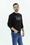 Vista Frontal Buzo hombre regular basic crew logo sws negro SS3 marca lee