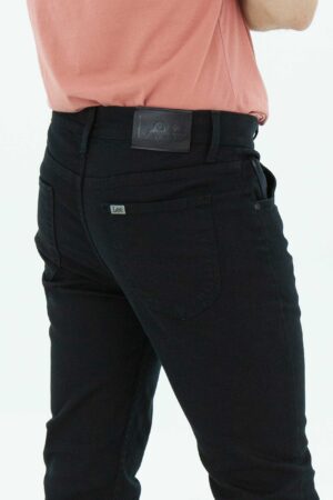 Vista posterior Jean Hombre Slim Tapared Luke negro SS3 de marca lee