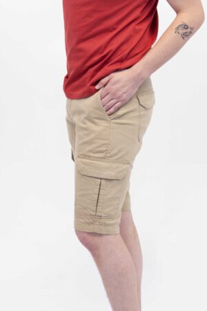 Vista Frontal Bermuda Hombre Relax Seasonal Cargo Beige SS4 de marca Lee