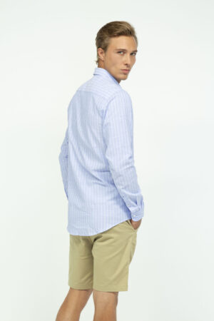 Vista posterior Camisa Hombre regular custom Celeste SS3 de Marca Lee