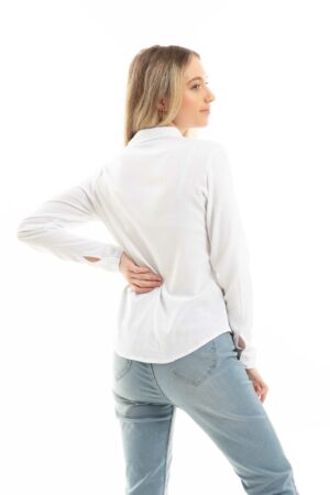 Vista posterior Blusa Toor color blanco de marca Lee