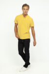 Vista Frontal Camiseta Hombre regular polo Mao Collar Mostaza Ss3 de Marca Lee