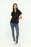 Vista Frontal Blusa Mujer regular Mao Negro SS3 de Marca Lee