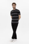 Vista Frontal Camiseta Hombre Relax Pique Polo Rayas Negro Fw4 de marca Lee