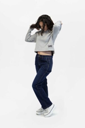 chompa mujer relax clean cropped negro fw5