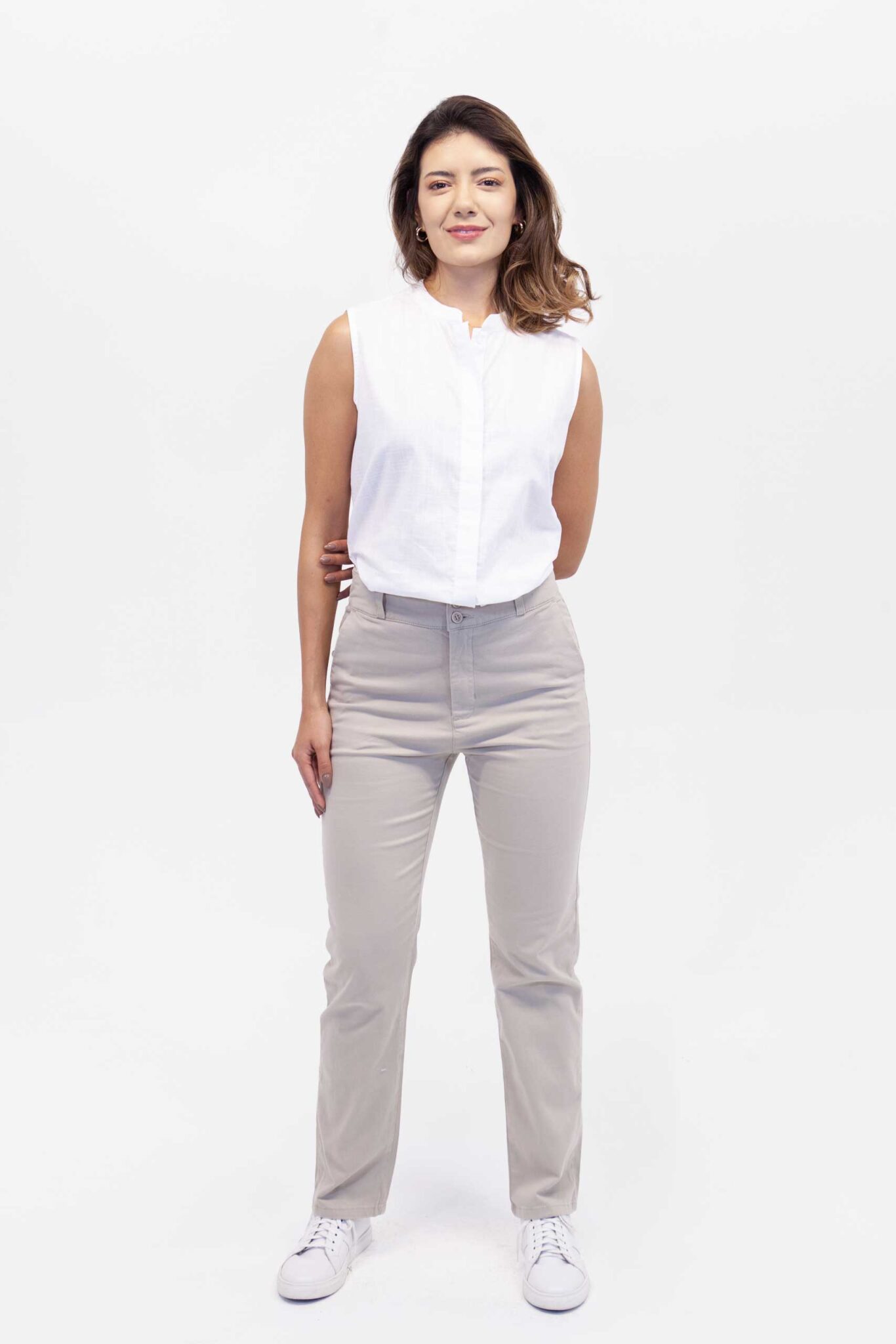 Vista Frontal Pantalón Mujer Regular Tapered Seasonal Caqui SS4 de Marca Lee