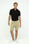 Vista Frontal Bermuda Hombre Regular Chino Caqui SS3de Marca Lee