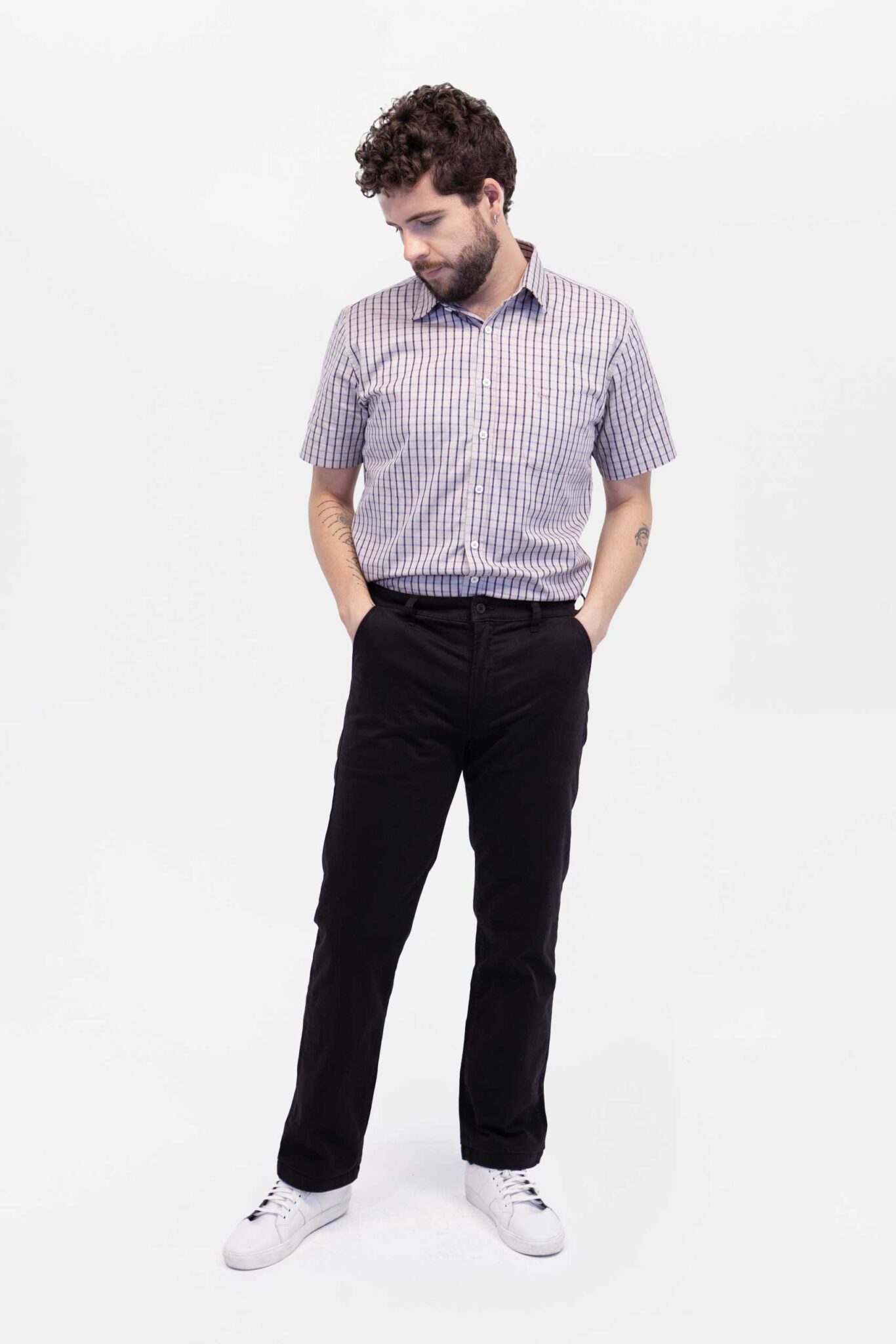 Vista Frontal Pantalón Hombre Regular Chino Negro SS4 de marca Lee