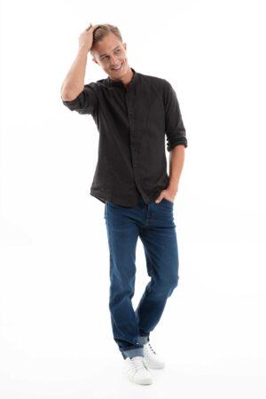 Vista frontal Camisa color Negro de marca Lee